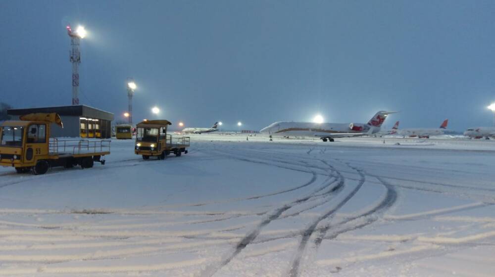 Аэропорт Перми из-за снегопада снова ограничил прием и отправление рейсов