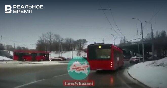 В Казани водителя автобуса, который устроил гонки со своим коллегой, отстранили от работы