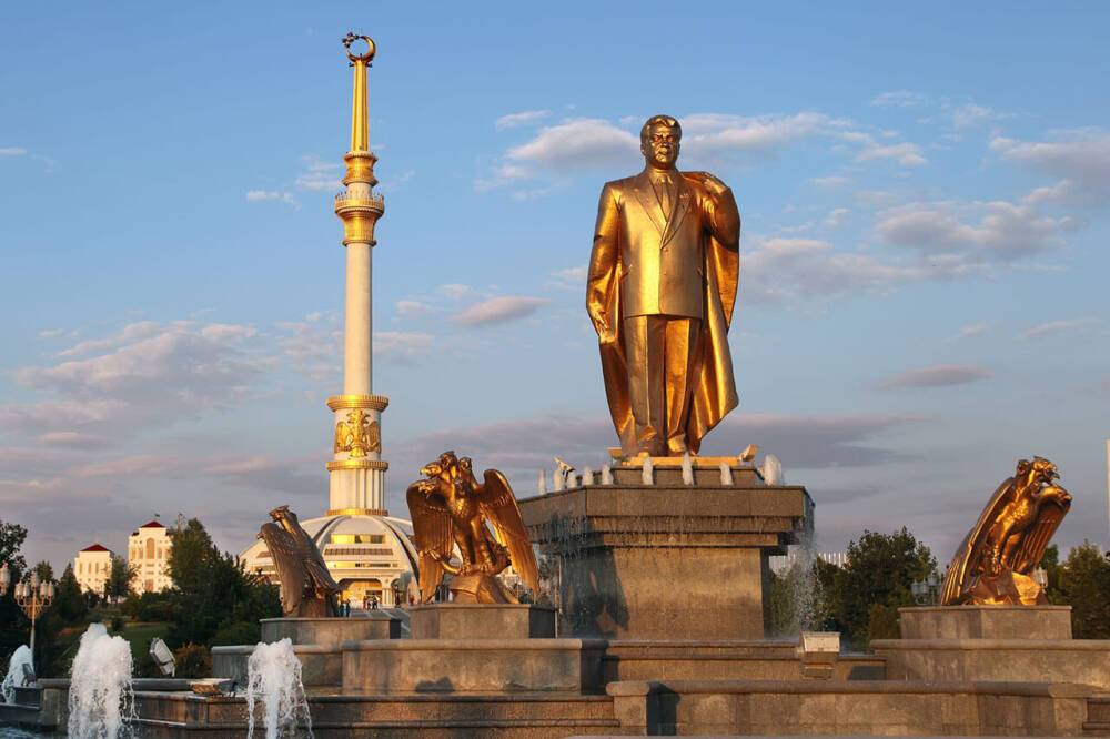 В Туркменистане начнут избавляться от имени первого президента Сапармурата Ниязова в названиях населенных пунктов