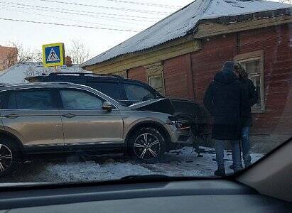 В ДТП на улице Ленинского Комсомола пострадал 50-летний водитель Toyota