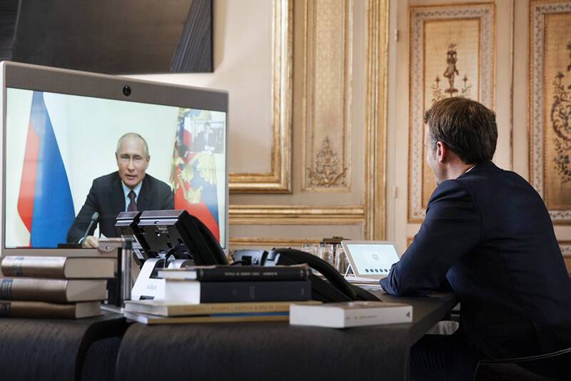 Песков анонсировал оперативный разговор Путина и Макрона