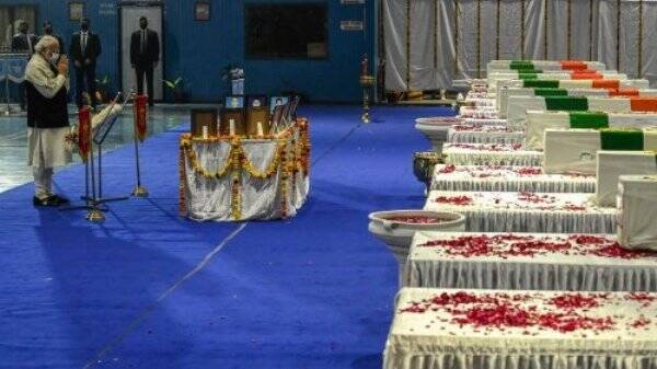 Кремация в прямом эфире: Индия простилась с «настоящим солдатом»