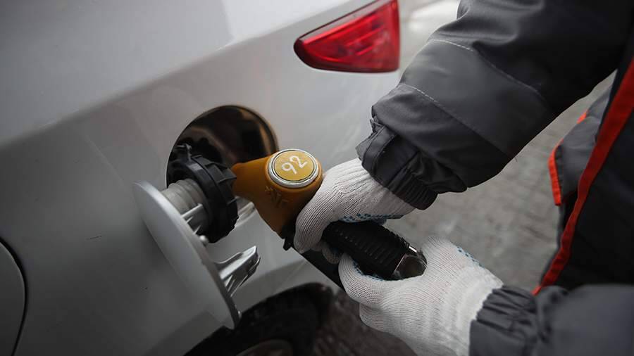 ФАС допустила удержание цены бензина в 2022-м в пределах инфляции из-за демпфера