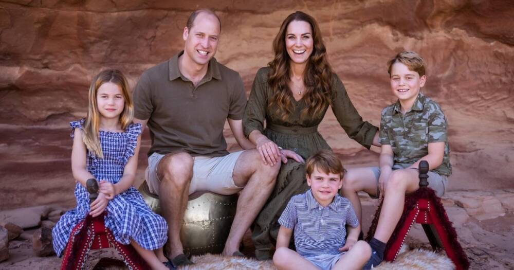 Принц Уильям и Кейт Миддлтон представили рождественскую открытку с изображением своей семьи