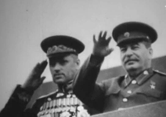 «Угроза вождю»: как Рокоссовский заставил Сталина стать генералиссимусом - Русская семерка