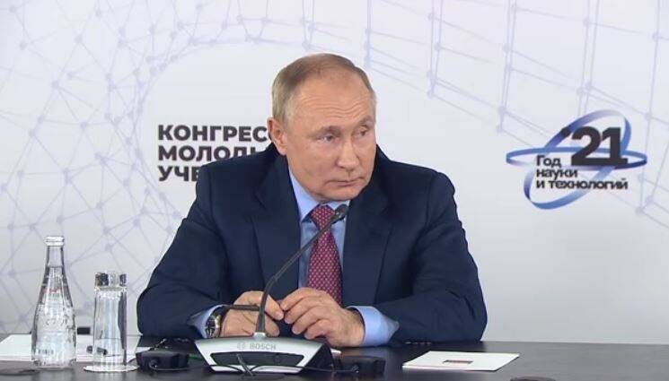 В Кремле объяснили резкую реакцию Путина на слова режиссера Сокурова