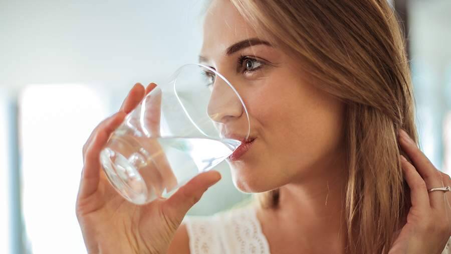 Эндокринолог развеяла миф о норме потребления 1 л воды в день