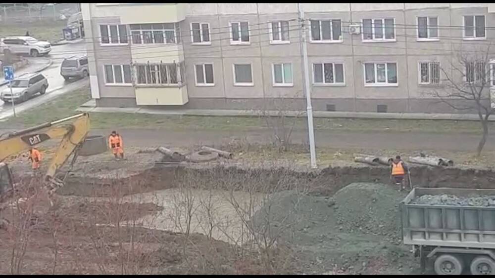 На Комсомольской при ремонте дороги повредили водопровод