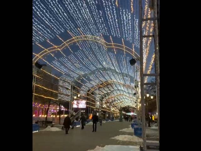 В центре Челябинска зажглась новогодняя иллюминация