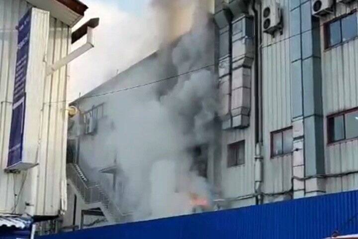 Торговый центр загорелся в Иркутске