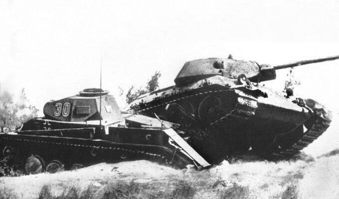 Танковый таран: как советские танкисты давили самолеты - Русская семерка