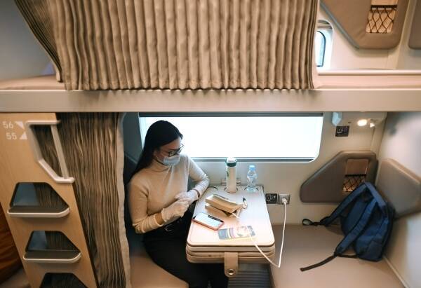 В России предложили обязать пассажиров уступать места у столиков в поезде