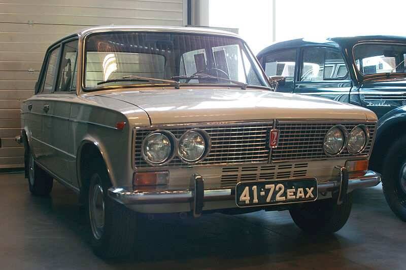 Выпущенный в 1973 году ВАЗ-2103 с оригинальной начинкой продается за 999 000 рублей