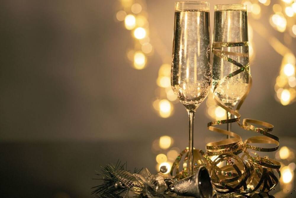 Шампанское к Новому году подорожало в несетевой рознице на 14 %