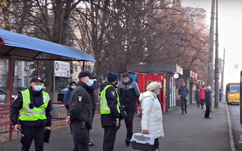 Полиция открыла "охоту" на украинцев: выписывают штрафы в 17 тысяч гривен прямо на улице – в чем причина