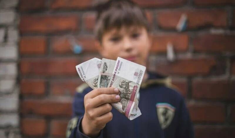 Правительство выделило еще почти 14 млрд рублей на детские пособия