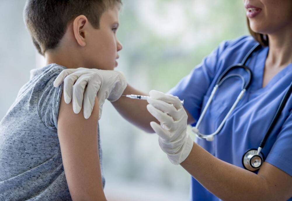 Индонезия начнет вакцинацию детей от коронавируса старше шести лет