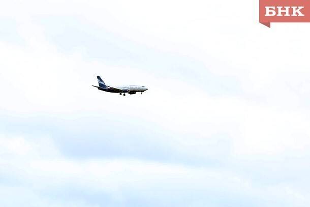 Врачи не смогли спасти пассажира экстренно приземлившегося в Сыктывкаре самолета