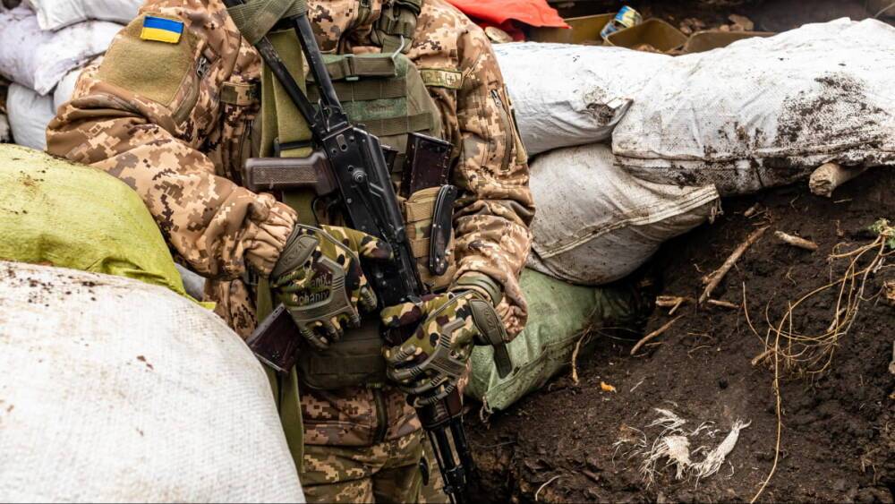 В результате вражеских обстрелов на Донбассе ранен украинский военнослужащий