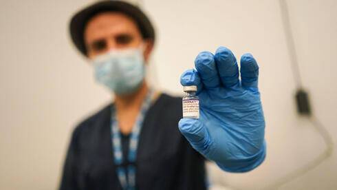"Омикрон" бушует в Великобритании: миллион заразившихся к концу декабря