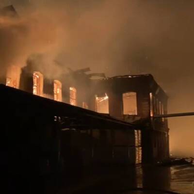 Пожарные локализовали возгорание на складе лакокрасочных материалов в Ростове-на-Дону
