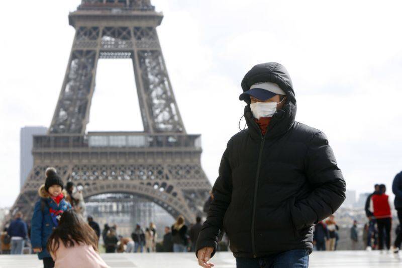 Во Франции заявили о приближении пика пятой волны коронавируса