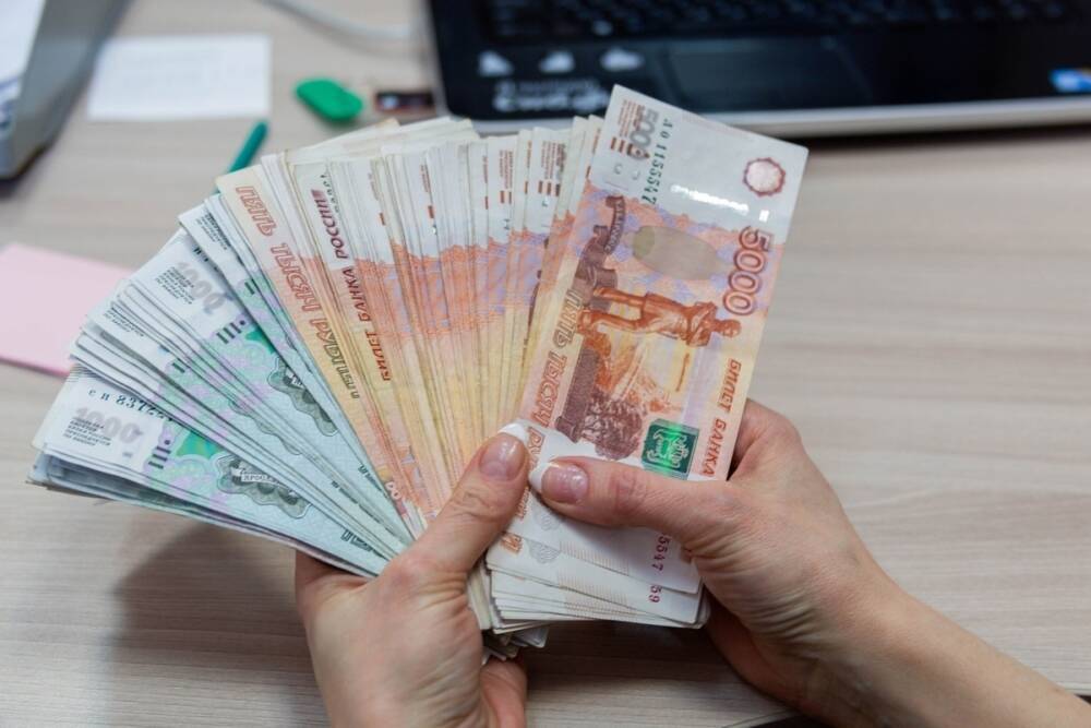 64-летняя бухгалтер из Красноярского края незаконно перевела дочери 1 миллион рублей