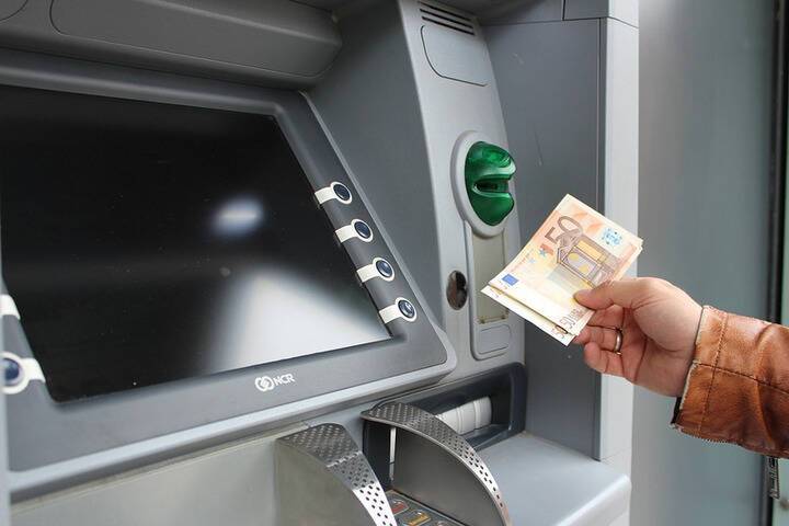 Смолянка испугалась «кредита» и отдала мошеннику 105 тысяч рублей