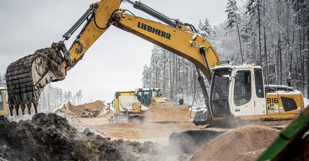 ФОТО: В Латвии началось строительство первой "частной" дороги