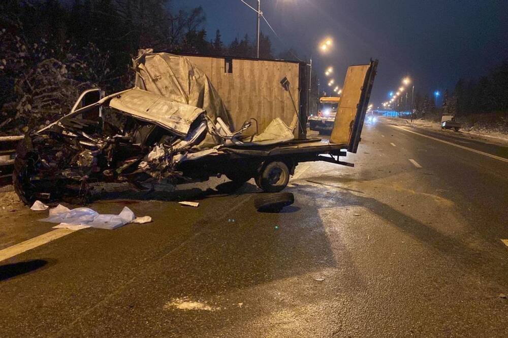 Водитель Газели получил травмы в столкновении с КамАЗом в Тверской области