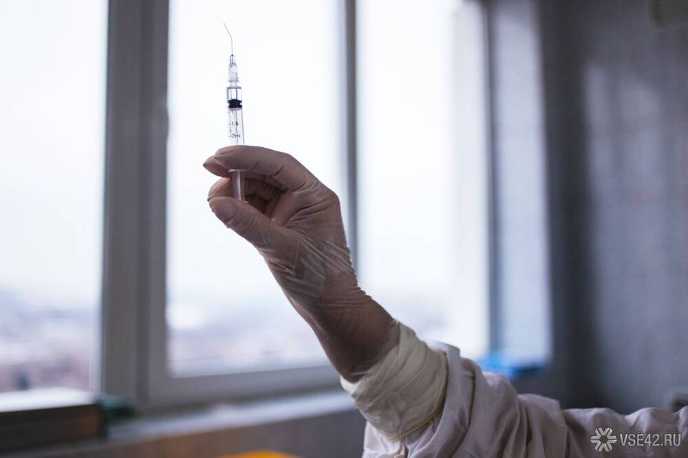Вирусолог рекомендовал не прививать россиян назальной вакциной от COVID-19 вне больниц