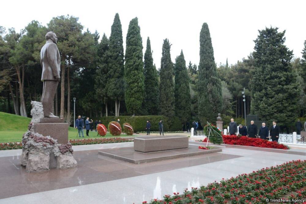 Азербайджанский народ с глубоким уважением чтит память великого лидера Гейдара Алиева (ФОТО)