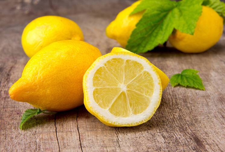 Эксперты считают, что лимонный сок помогает снизить артериальное давление
