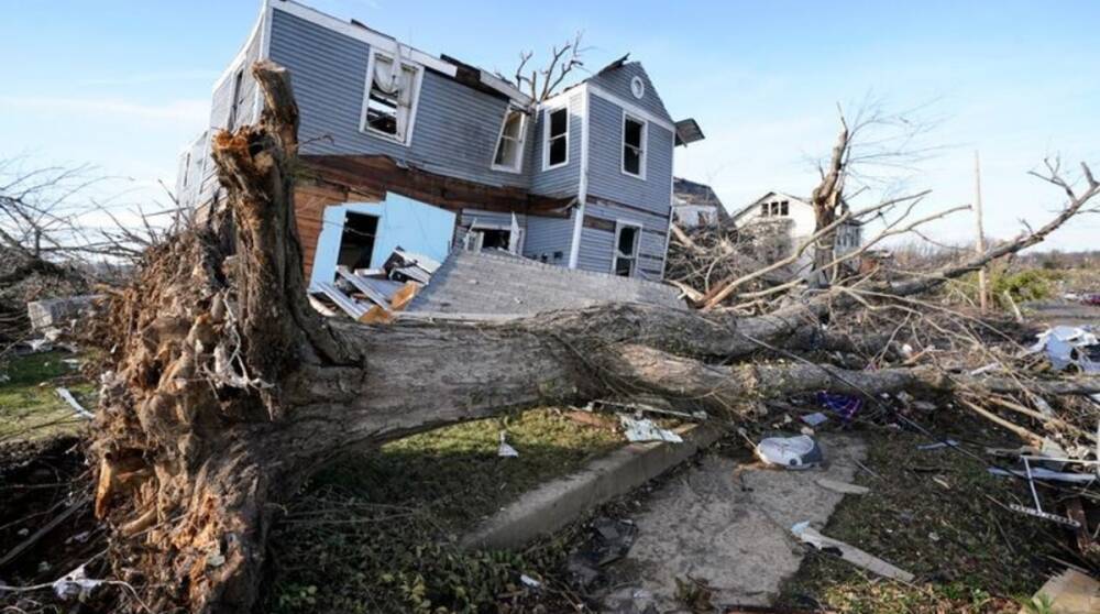 Смертельный торнадо в США: разрушены дома в 6 штатах, по меньшей мере 70 человек погибли