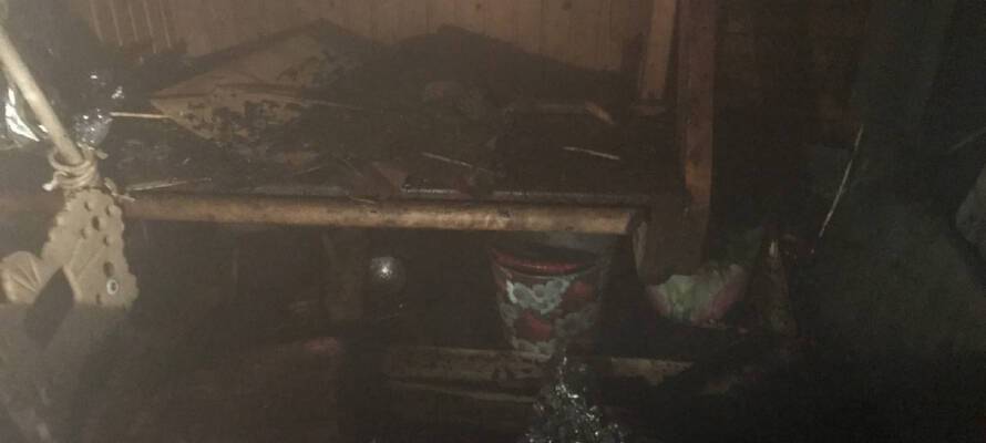 Пожар в бане в Петрозаводске больше часа тушили 9 пожарных (ФОТО)