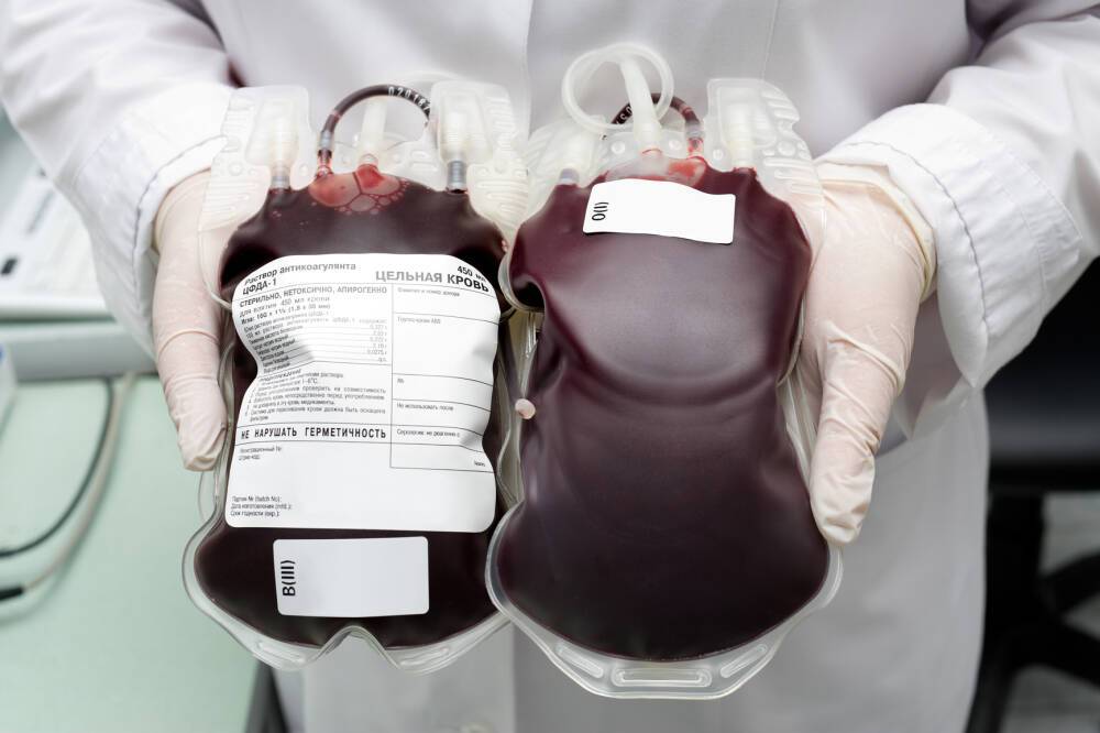 Смольный: Петербургским больницам хватит запасов донорской крови на новогодние праздники