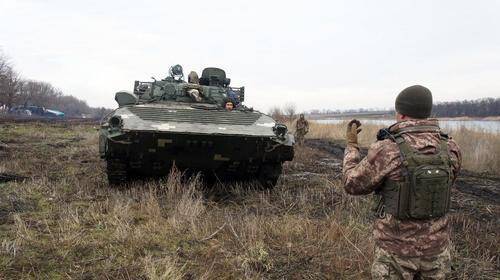 Портал Avia.pro: армия Украины могла скрытно перебросить бронетехнику на территорию, подконтрольную ДНР
