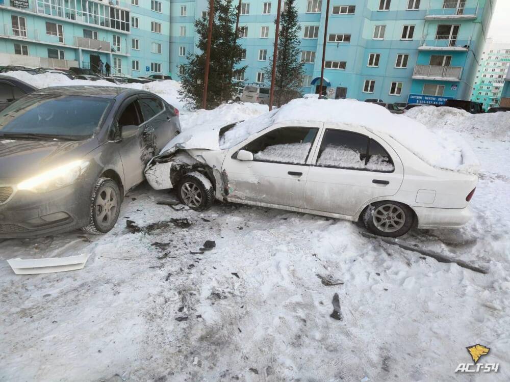 В Кировском районе Новосибирска водитель сбежал с места ДТП
