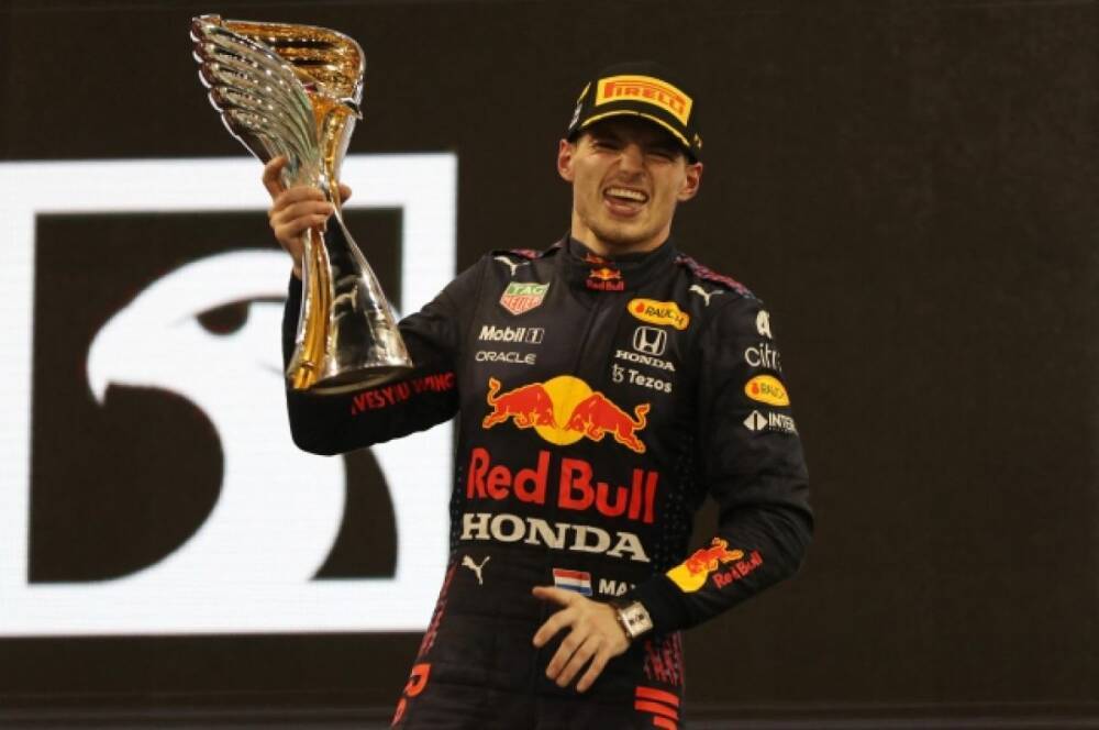 Ферстаппен впервые в карьере выиграл чемпионат «Формулы-1»