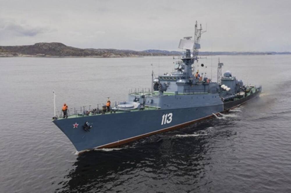 Противолодочный корабль РФ провел учебные стрельбы в Баренцевом море