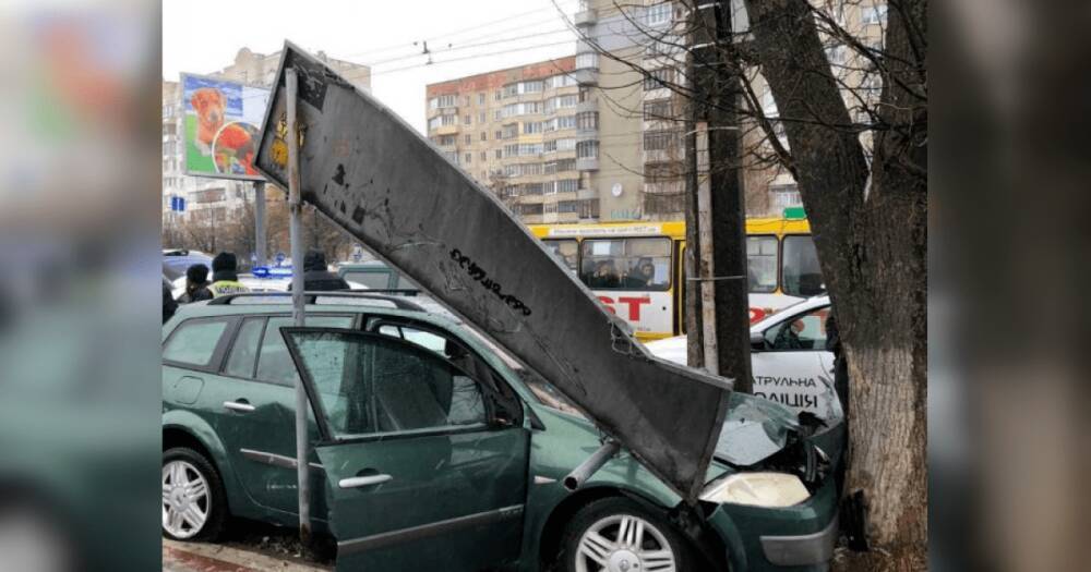 Несовершеннолетний водитель из Луцка устроил "гонки" с полицией и сбил пешеходов на переходе (фото)