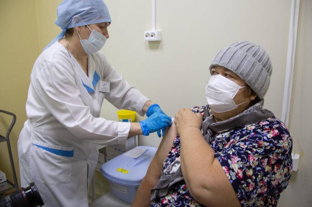 В Новосибирске введут обязательную вакцинацию работников старше 60 лет