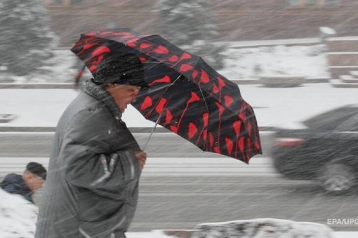 Мокрый снег, гололед и сильный ветер: украинцев предупредили о приближении стихии