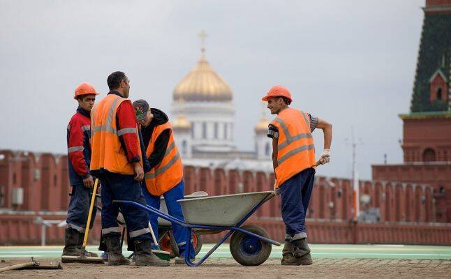 Узбекские мигранты в России заняли первое место по численности
