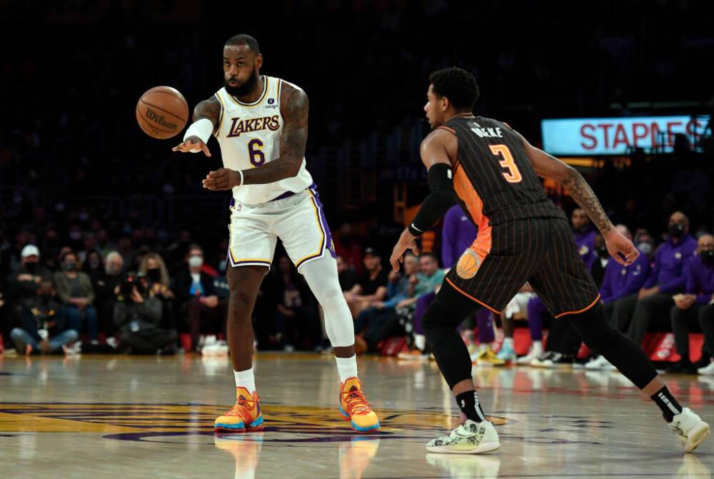 НБА: ЛеБрон помог Лейкерс обыграть Орландо, Бруклину разобрался с Детройтом