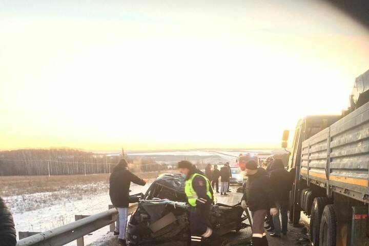 В Татарстане в лобовом столкновении двух автомобилей погиб водитель