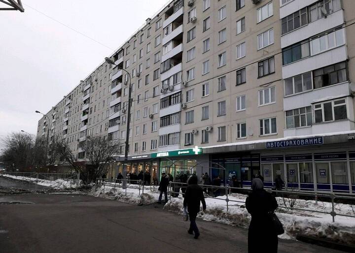 Мужчина в Москве поднял упавшую женщину, проводил домой и надругался над ней