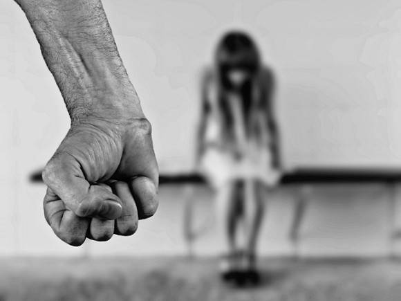 В Ленобласти рецидивист дважды изнасиловал 7-летнюю девочку
