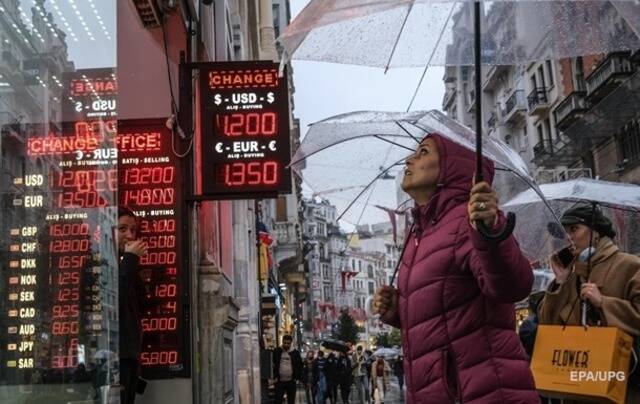 Турецкая лира обвалилась до нового исторического минимума