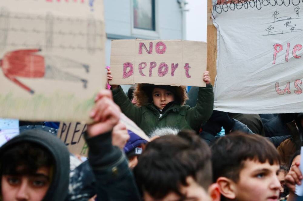 «Германия, помоги нам, пожалуйста»: беженцы вышли на очередной митинг, чтобы обратиться к Европе